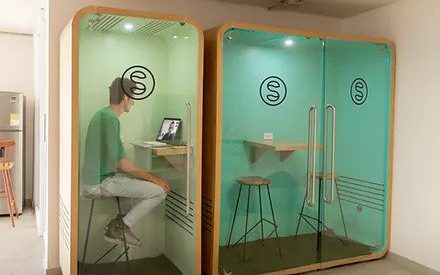 Laureles Coworking Spaces Equipment
