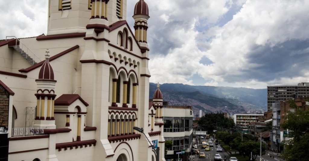 Medellin Neighborhood Guides: La América