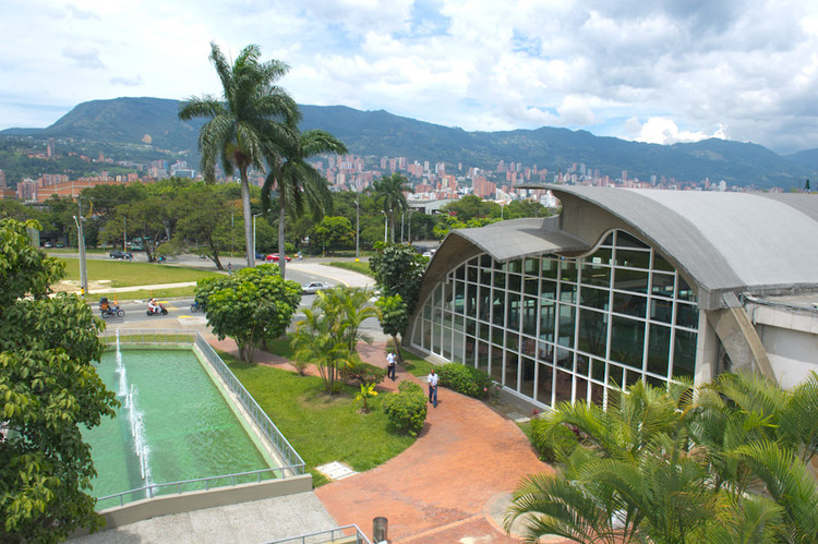 A Guide to the Olaya Herrera Airport