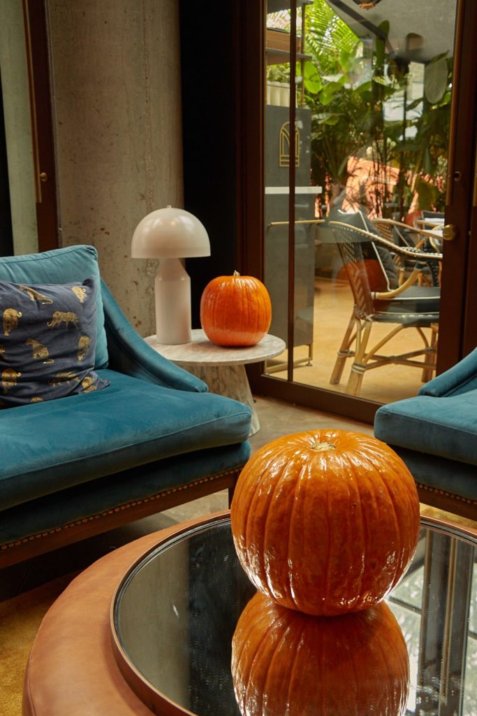 how to celebrate halloween in medellin